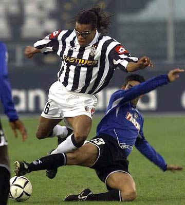 卡萨诺盛赞劳塔罗：他已经4年没去休假了，批评他的人真无知（卡萨诺力挺劳塔罗：已连续四年未度假，批评他的人太无知）