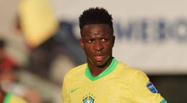 埃迪-豪谈伊萨克：想回到球队训练，你得先证明自己配得上（埃迪-豪：伊萨克若想回归球队训练，必须先证明自己有资格）