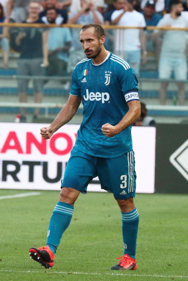 记者：国米失去邓弗里斯后右路失守；新援恩里克完全不合格（记者：邓弗里斯走后国米右路告急，新援恩里克完全不及格）