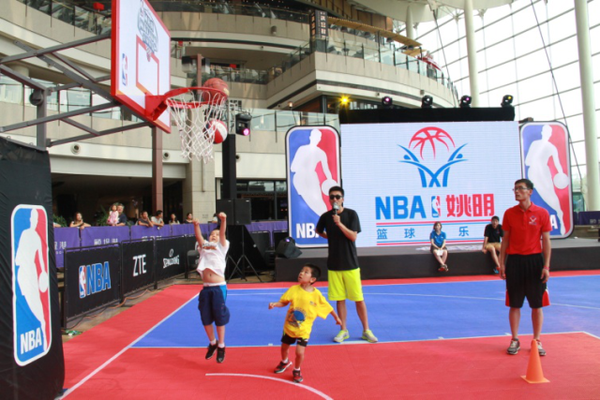 库有引力？美媒：本赛季库里不在场队友三分命中率骤降（美媒：本季库里不在场时，勇士队友三分命中率显著下滑）