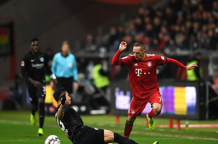 维尼修斯晒观看解放者杯决赛照片，随后庆祝母队弗拉门戈夺冠（维尼修斯晒解放者杯决赛观赛照，赛后为母队弗拉门戈登顶庆祝）