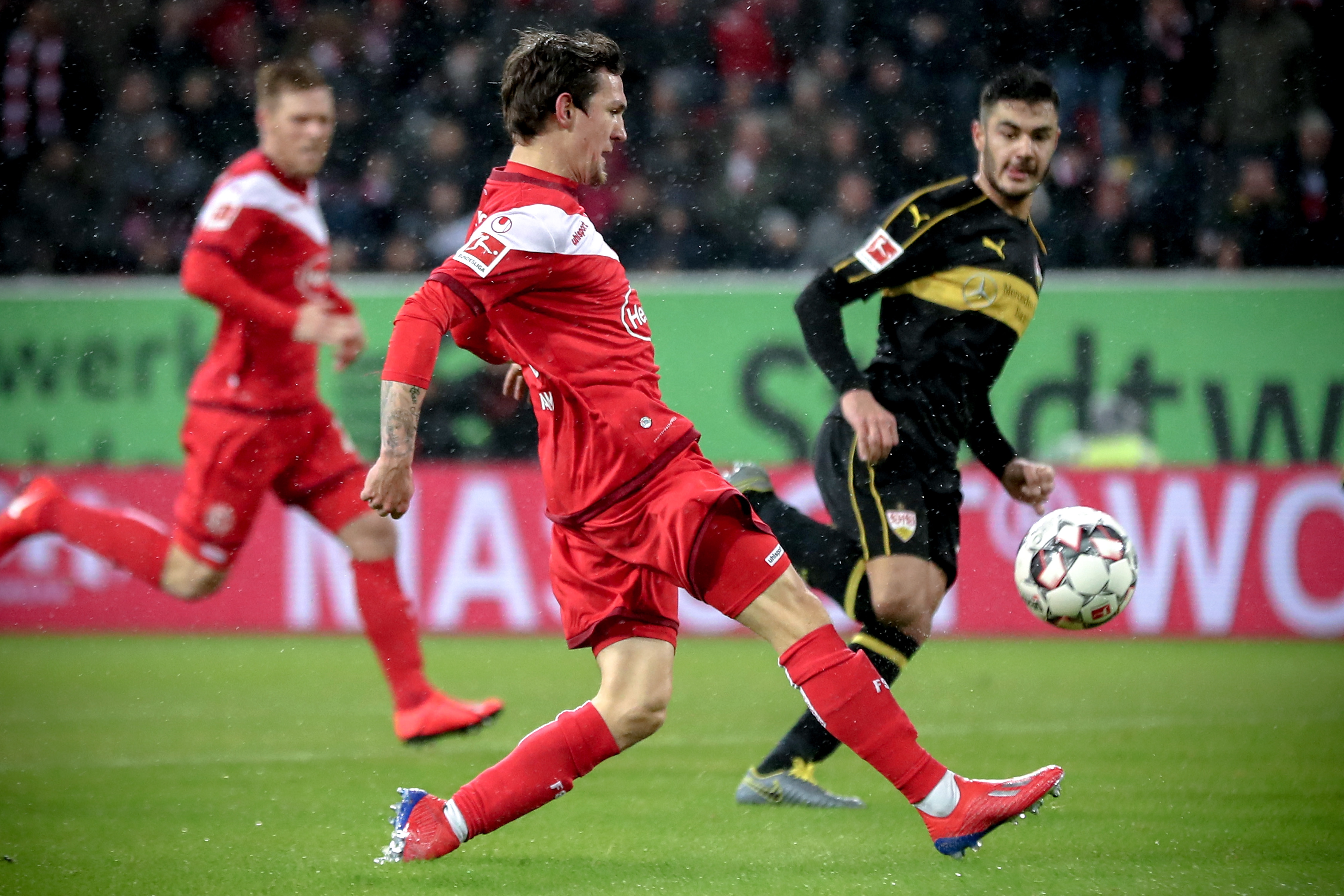 后防线“最细”的男人，超越西门哥，一跃成为米兰第三大射手（防线最“细”的男人超越西门哥，一举跻身米兰历史射手榜第三）