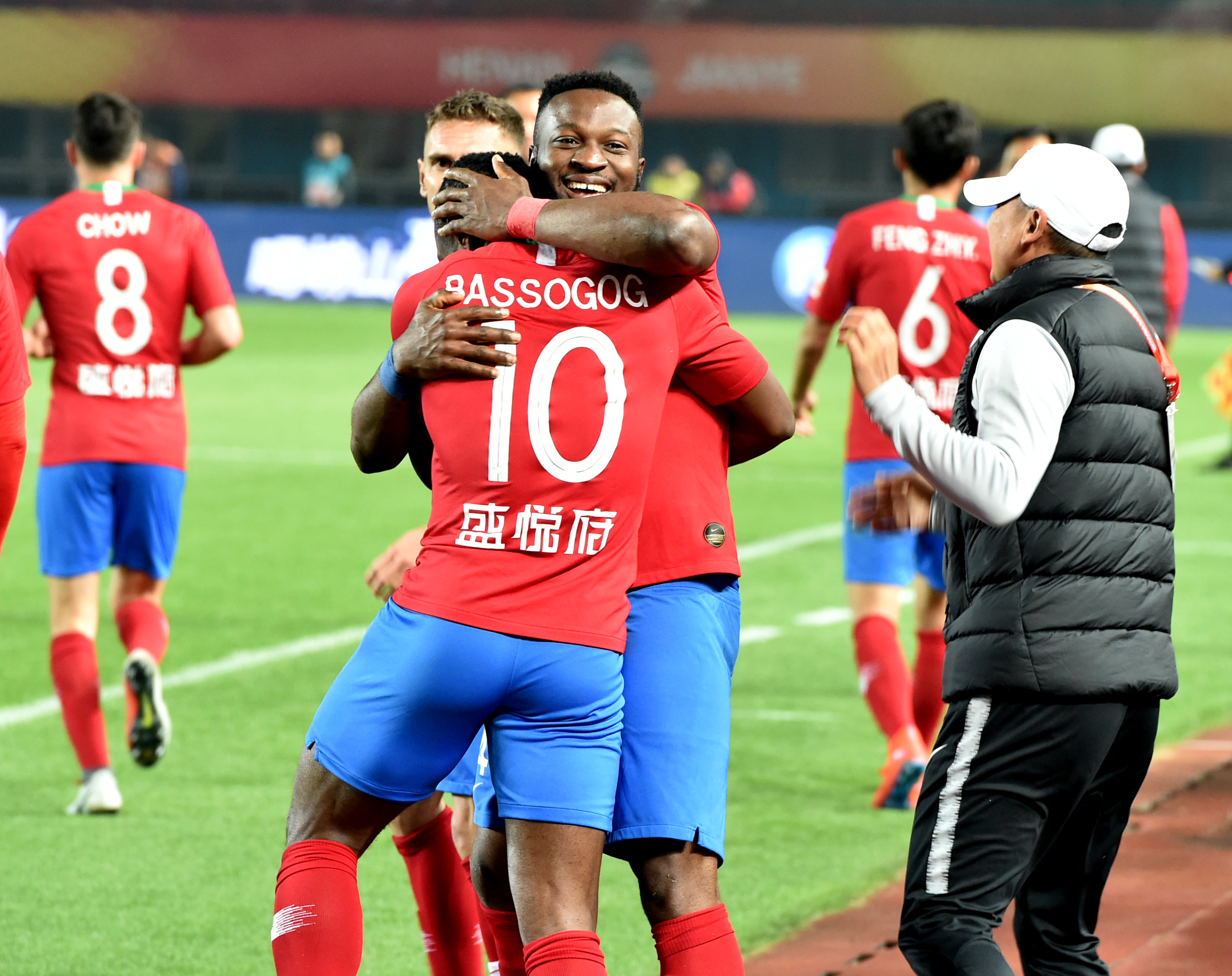 意媒：因机场跑道结冰，尤文全队与远征球迷被困挪威（跑道结冰致航班受阻，尤文全队与远征球迷滞留挪威）